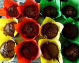 Foto del passaggio 17 della ricetta Muffin al cioccolato e amaretti