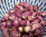 Hình bước làm 1 của món Hành Tím Ngâm Chua Ngọt