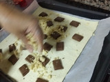 Coca de mollitas con chocolate