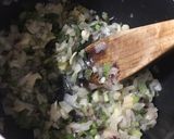 Foto del paso 1 de la receta: Canastitas de verdeo, queso y huevo