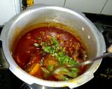 A picture of step 4 of Mutton curry.