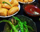 गिलकी आलू पकौड़े (gilki aloo pakode recipe in hindi) रेसिपी चरण 2 फोटो