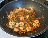 Foto del paso 5 de la receta Spaghetti de calabacín con gambas estilo asiático