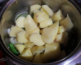 Foto del paso 5 de la receta: Patatas estofadas con ajos macerados, pimentón y hojas de salvia