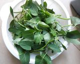 Hình bước làm 1 của món Rau muống xào thịt bò