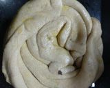 A picture of step 3 of Lacha paratha.