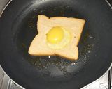 A picture of step 4 of Egg in a nest sandwich.