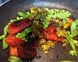 Foto del paso 3 de la receta: Arroz con costillejas, judías verdes y guisantes