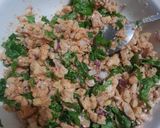 A picture of step 2 of Palak Pakory.