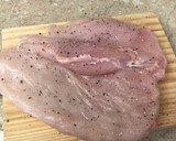 Foto del paso 3 de la receta: Pechuga de pollo con jamón y queso
