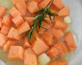 Foto del passaggio 2 della ricetta Mezze maniche con crema di zucca e fiammiferi di speck croccante