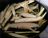 Foto del paso 4 de la receta: Espaguetis🍝 de calabacín🥒🌶 en salsa🍝de tomate🍅🤔