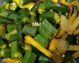 A picture of step 4 of Bhindi, Aloo, Pyaz Fry.
