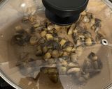 Foto del passaggio 1 della ricetta Scaloppine di Lonza con panna e funghi Champignon 🍄🟫