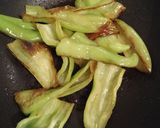 Foto del paso 1 de la receta: Ajíes catalanes fritos