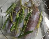 Hình bước làm 5 của món Mực nhồi thịt hấp hành gừng