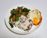 รูปขั้นตอนการทำที่ 4 ของ ไส้อ่อนผัดใบยี่หร่า