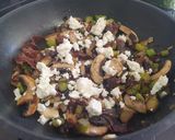 Foto del paso 2 de la receta Ensalada templada de rúcula con verduras salteados jamón y feta