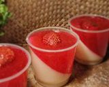 Foto langkah ke 5 dari resep 42. Puding Merah Putih (Puding Lapis Strawberry Susu).