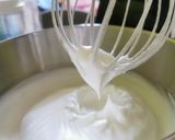 Foto langkah ke 5 dari resep Cheesy chiffon cake.