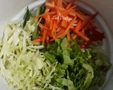 Foto langkah ke 2 dari resep Salad Sayur Pedas 🥗.