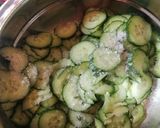 Uborkasaláta recept fázis 2 fotója