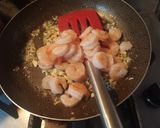 Foto del paso 2 de la receta: Filete de Tilapia con camarones🍤 al ajillo🧄