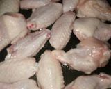 Foto del paso 2 de la receta: Alitas de pollo con cebolla