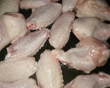 Foto del paso 2 de la receta: Alitas de pollo con cebolla
