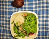 Foto del paso 2 de la receta: Ensalada de aguacate con comida envasada saludable