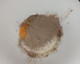 Foto del paso 2 de la receta: Galletitas navideñas de cacao sin mantequilla
