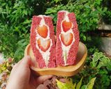 รูปขั้นตอนการทำที่ 7 ของ แซนวิชผลไม้รูปหัวใจ Valentine's Stawberry & Kiwi sandwich