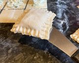Pas rețetă Pernuțe crocante și rapide umplute cu brânză halloumi, mărar și brânză feta 3 fotografie