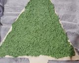 Foto del passaggio 2 della ricetta Albero di Natale di pasta sfoglia ripieno di ricotta e spinaci