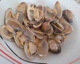 Foto del paso 5 de la receta: Espaguetis con frutos de mar y escamas de guindillas