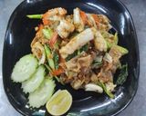 รูปขั้นตอนการทำที่ 6 ของ ก๋วยเตี๋ยวผัดซีอิ้วทะเล