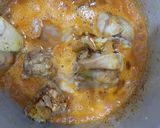 A picture of step 5 of Sindhi chicken curry.