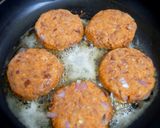 A picture of step 3 of Rajma patty burger.