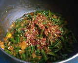 *க்ரீன் லாங் பீன்ஸ் மொழகு புரட்டி*(சுக்கா)(beans chukka recipe in tamil) ரெசிபி ஸ்டேப் 6 புகைப்படம்