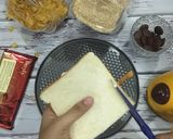 Gambar langkah 1 resipi Jejari roti coklat.