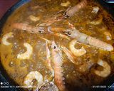Foto del paso 4 de la receta: Arroz con manitas de conejo, cigalas, sepia y langostinos