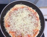 Foto langkah ke 5 dari resep Pizza teflon Sederhana (Empuk).