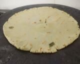 महाराष्ट्रीयन स्टाईल फ्युजन चिजी भाकरीझा (bhakri pizza recipe in marathi) रेसिपी स्टेप 3 फोटो 