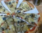 صورة لخطوة 4 من وصفة بيتزا بالخضر الطازجة والفطر الطري وبدون صلصة طماطم 😋😋😋🍕🍕