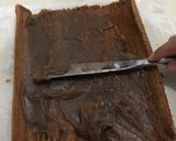 Foto langkah ke 5 dari resep Kue Gulung Coklat Keju.