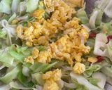 Foto langkah ke 4 dari resep Tumis Kubis Telur.