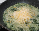 Foto del paso 5 de la receta: Gratinado de pollo con espinacas a la crema