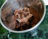 A picture of step 1 of Chocolate Milk Shake.