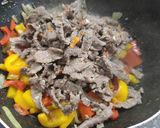 Foto langkah ke 5 dari resep Daging Tumis Paprika.
