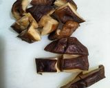Foto langkah ke 2 dari resep Shiitake Tumis Kecap.